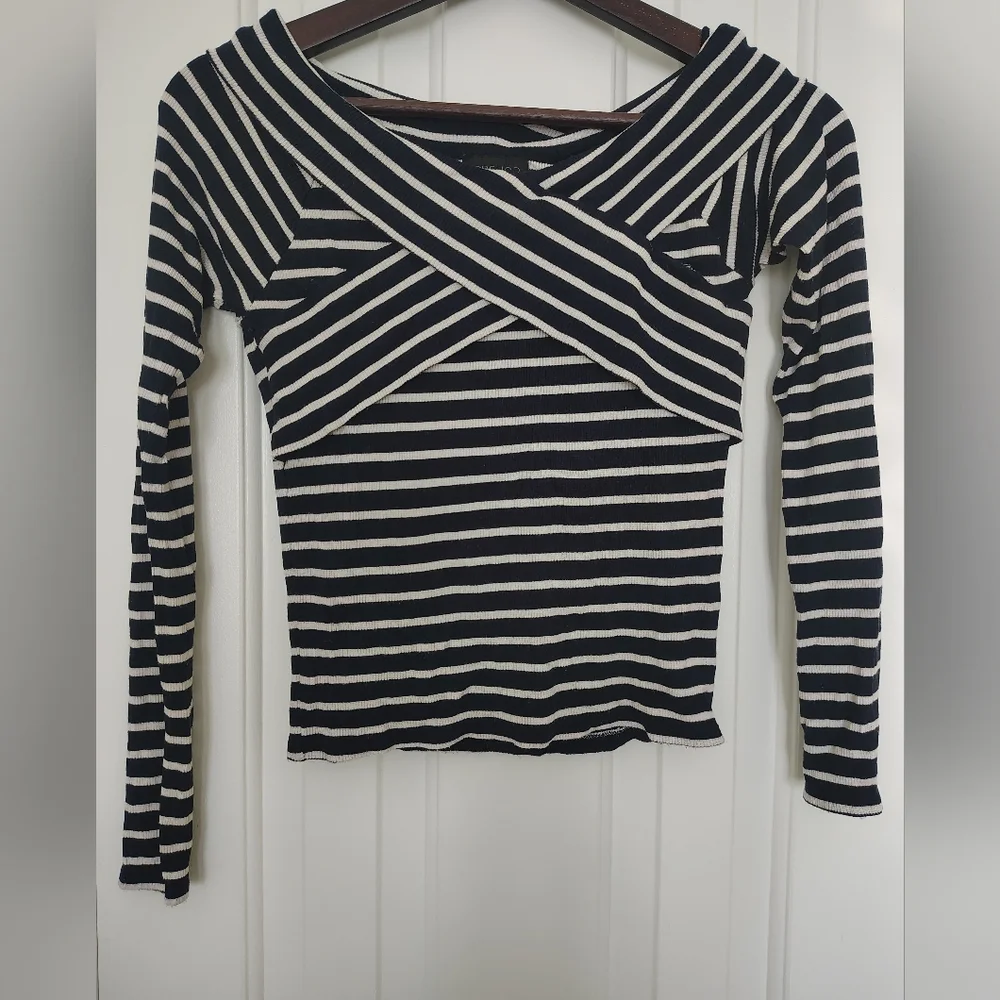 Preppy Topshop Black and White Striped Crop Top - Picture 1 of 4